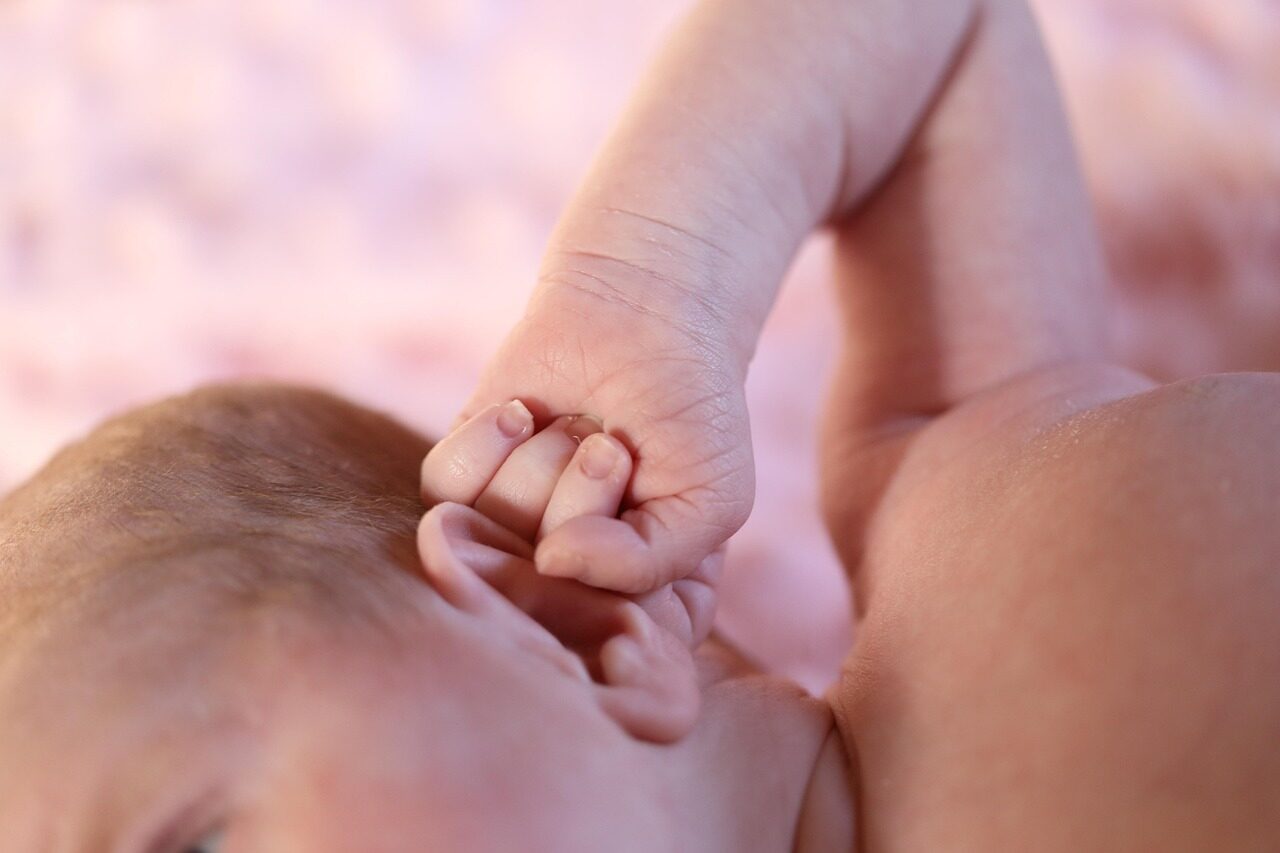 newbornbabybabynewbornfistearandfistnailsfingersarmskin